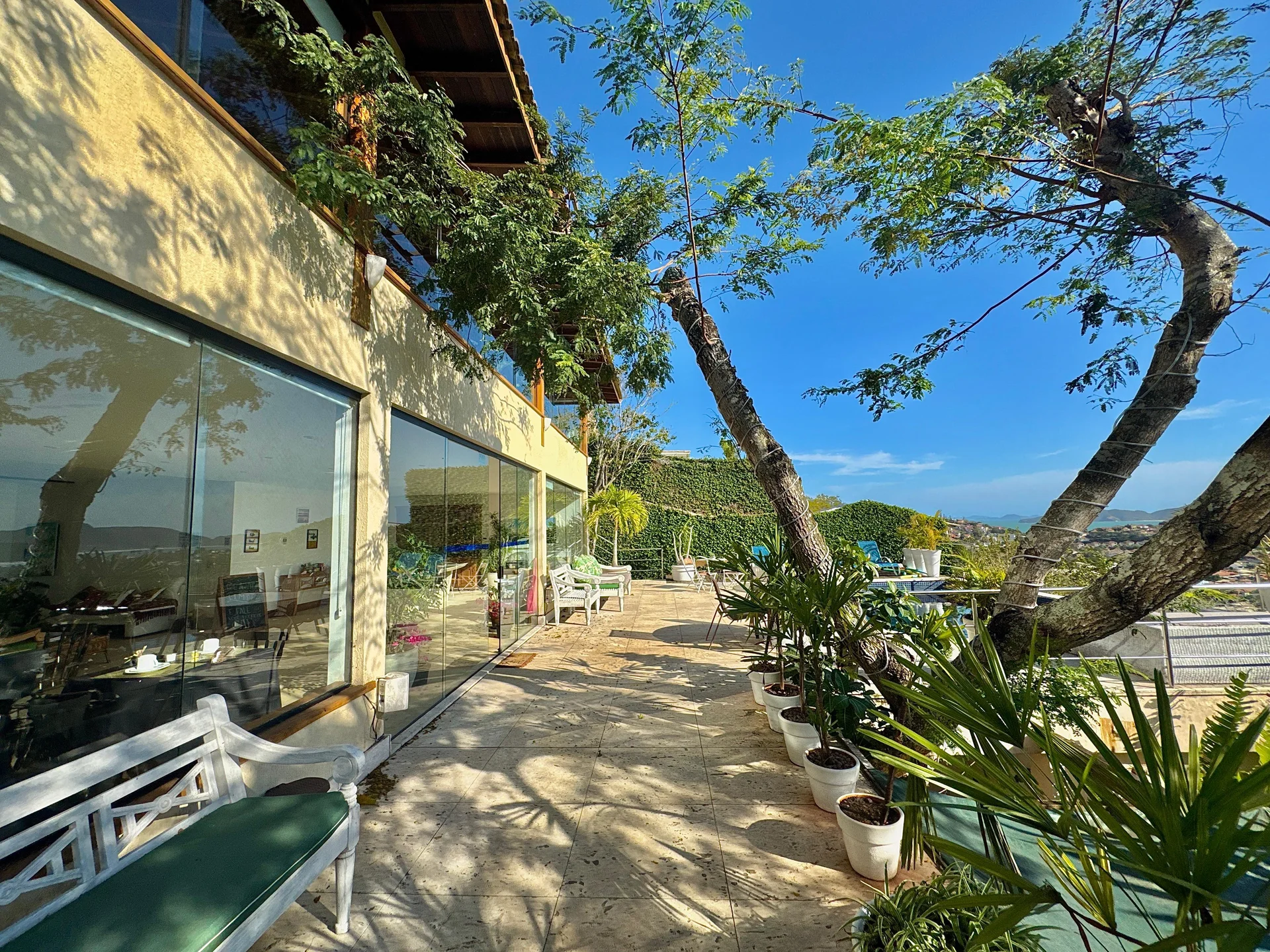 Fotografia de imóvel residencial de alto padrão na região do Alto de Búzios