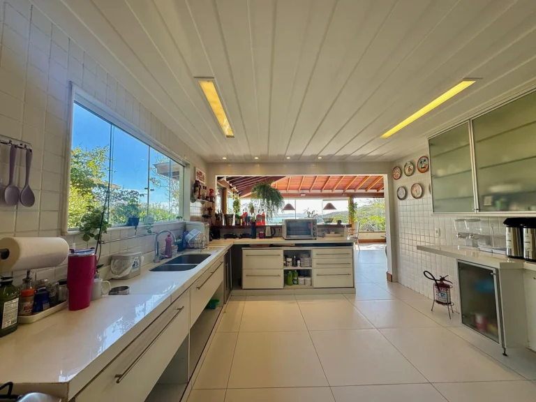 Imagem da galeria da mansão na região do Alto de Búzios.